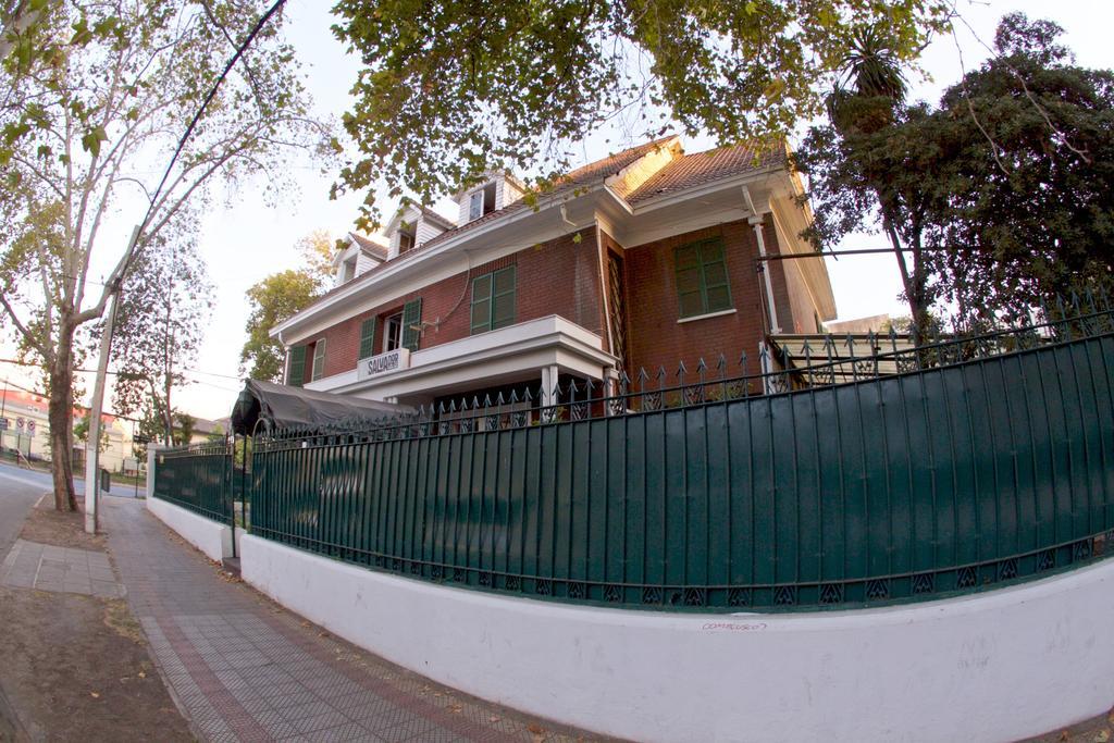 Salvador Hostal & Cafe Santiago Exterior photo